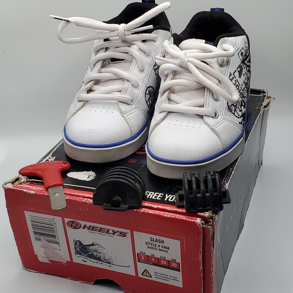 Heelys white skull design removeable wheel shoes youth size 2 in box - Picture 2 of 13